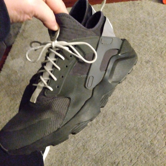 Nike - Picture 3 of 4